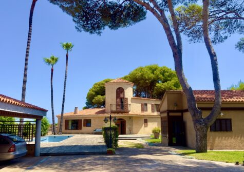 Villa Cabanes beachfront