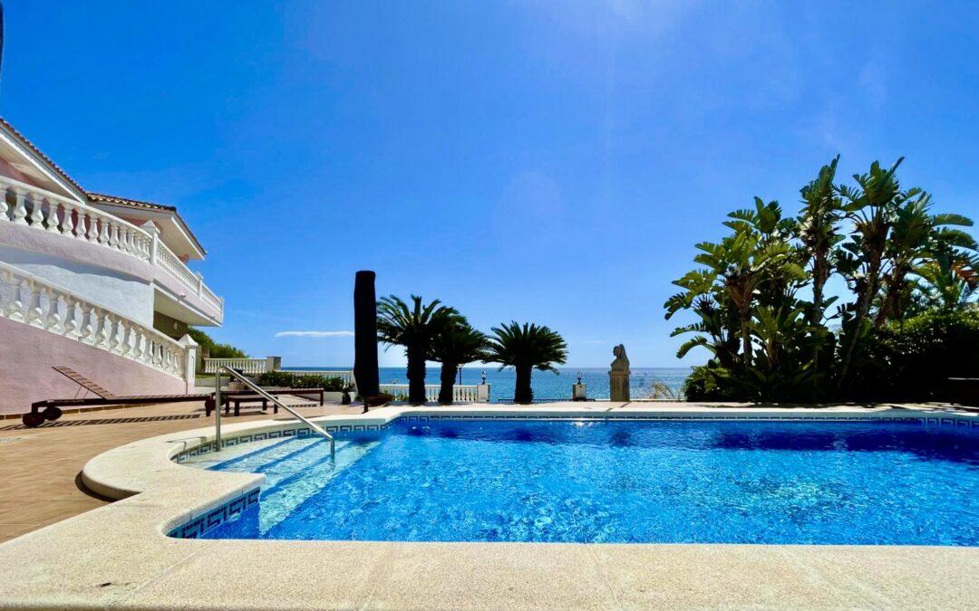Villa Oropesa beachfront