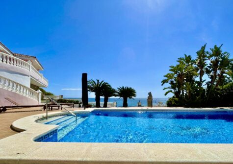 Villa Oropesa beachfront